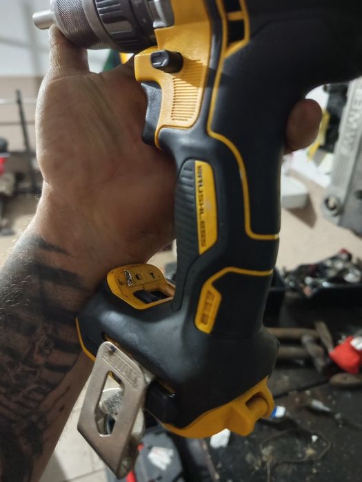Wkrętarka udarowa DeWalt DCD796