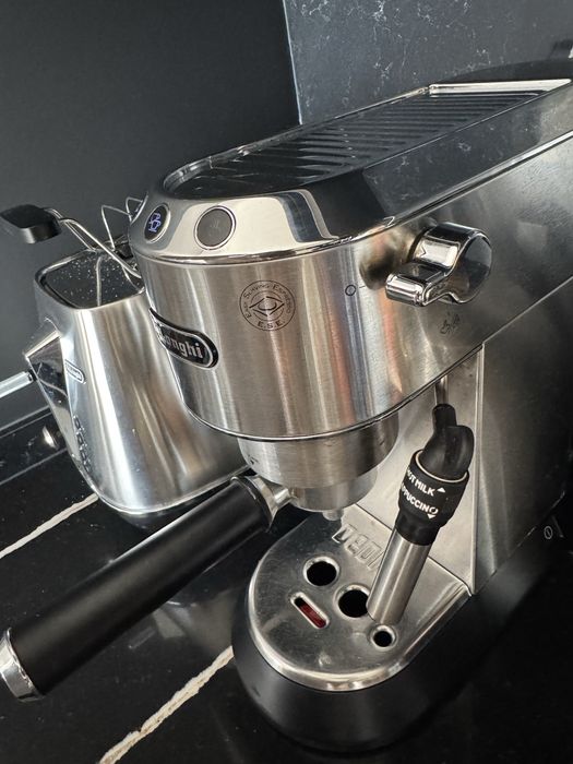 DELONGHI Dedica Style EC685.M