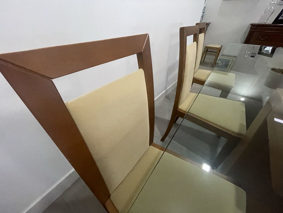 Mesa de jantar e 6 cadeiras