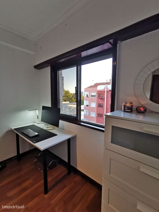 T2 pronto a habitar, com arrecadação, elevador, lareira e ar condic.