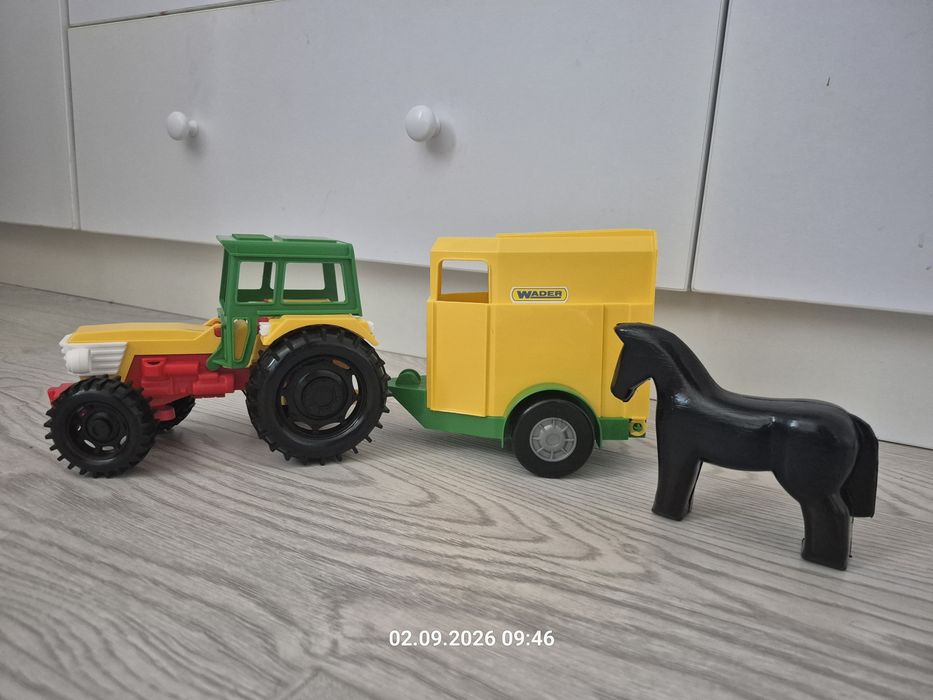 Zestaw zabawka wader traktor kon przyczepa