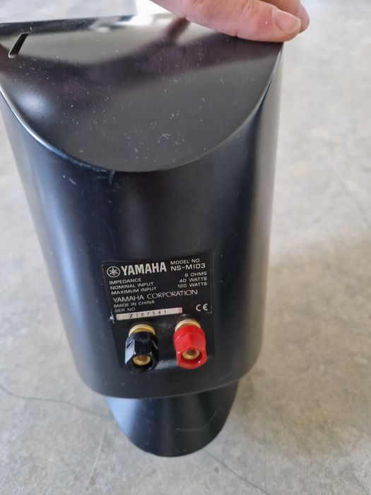 Colunas Yamaha NS-M103 e altifalante central Yamaha NS-C103