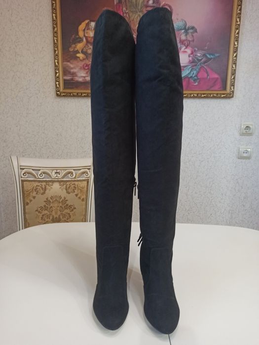 Продам ботфорты 36 размер, очень стильные и красивые.