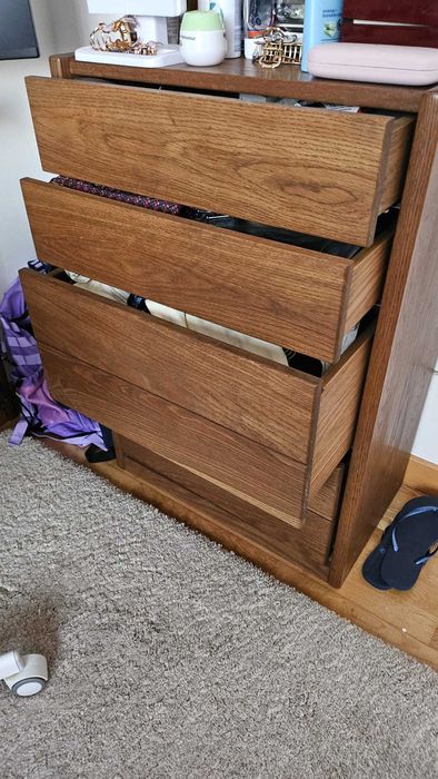 Conjunto de Móveis de Quarto em Cerejeira - Cama, Cómodas e Secretária