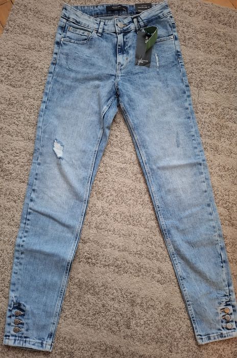 Nowe jeansy Reserved