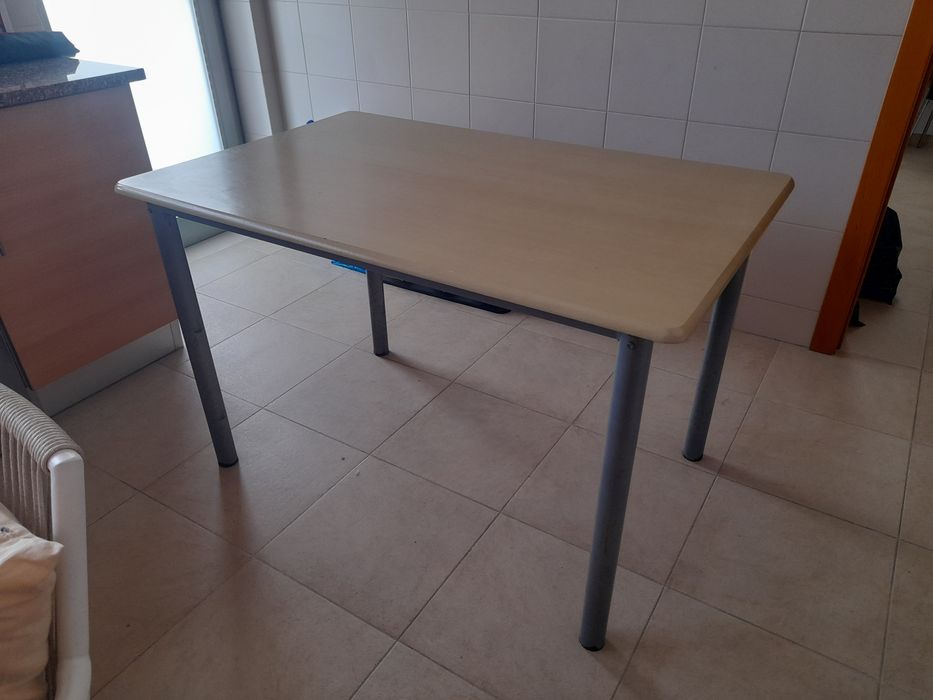 Mesa de cozinha (120cmx75cmx75cm)
