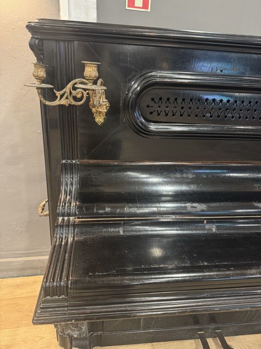 Piano acustico vertical