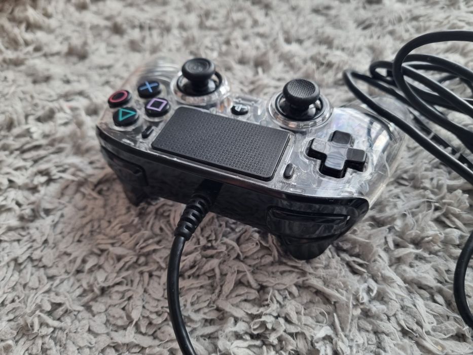 Pad Ps4 Nacon przezroczysty z niebieskim led