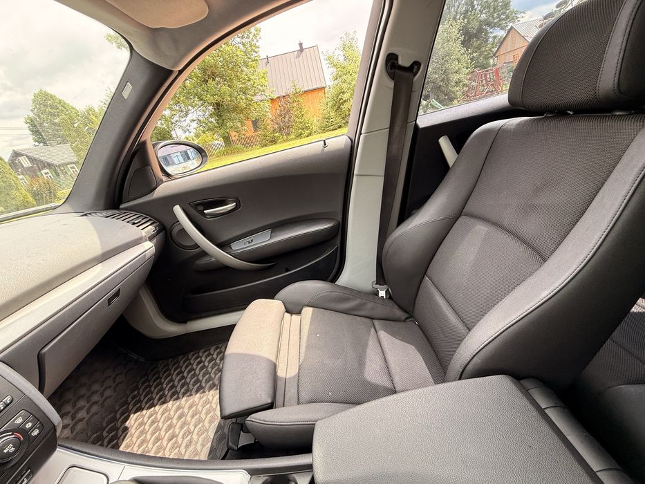 Samochód BMW serii 1 e87