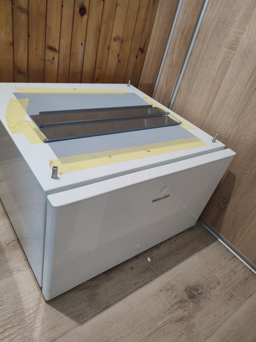 Chłodziarka na wino Miele kwt 6321 podblatowa.