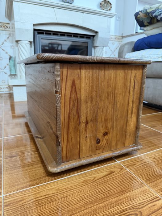 Baú / Mesa de Centro em Madeira Maciça com Arrumação 70x40cm