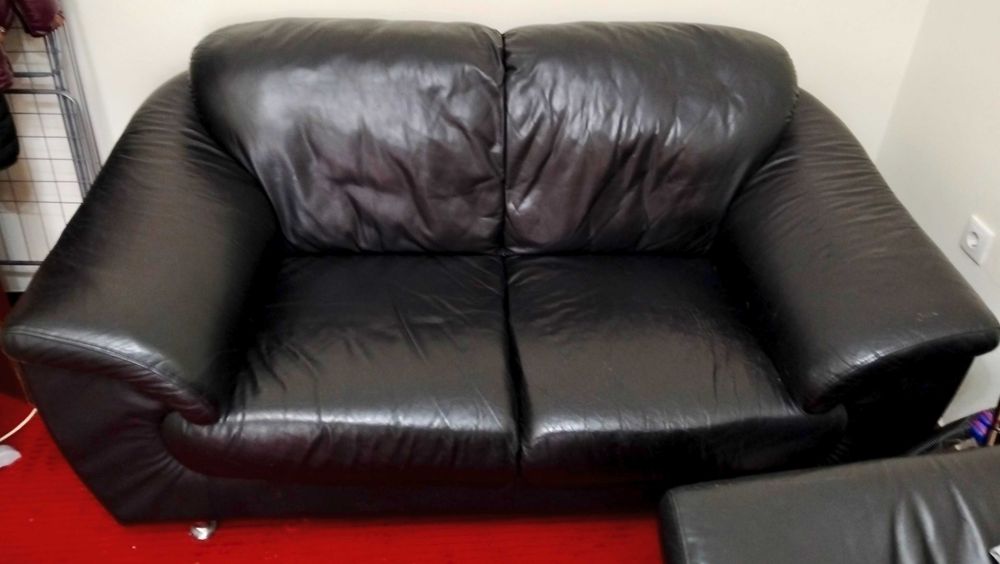 Sofa De Couro Preto 2 Lugares Muito Confortavel