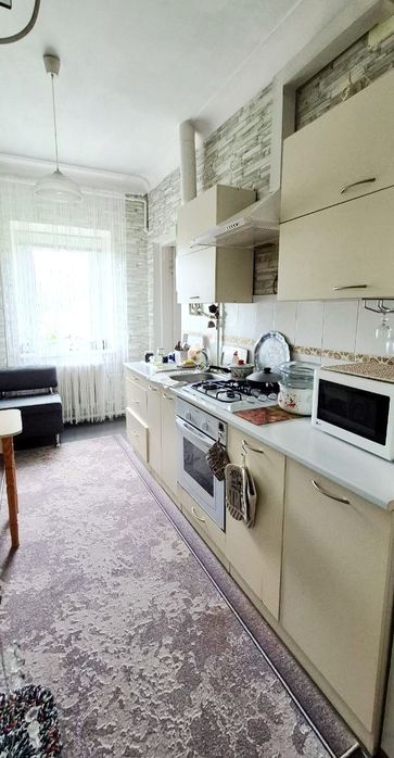 ПРОДАМ будинок у центрі с.Миколаївка, Самарівський район.