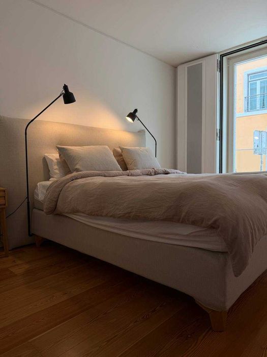 Cama Jensen Supreme Continental completa + mesas cabeceira