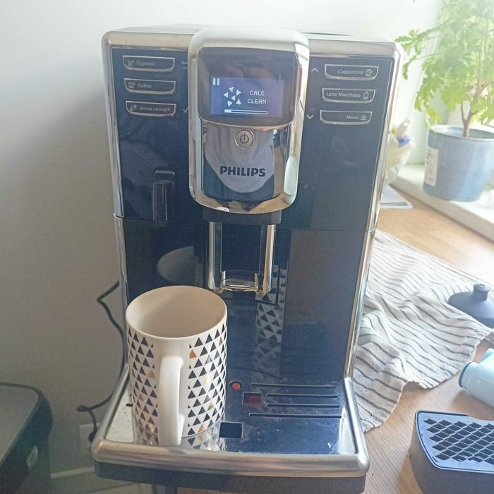 Ekspres ciśnieniowy Philips LatteGo EP5330/10 Seria 5000 + 3 filtry