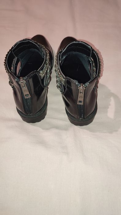 Чобітки дитячі лаковані.