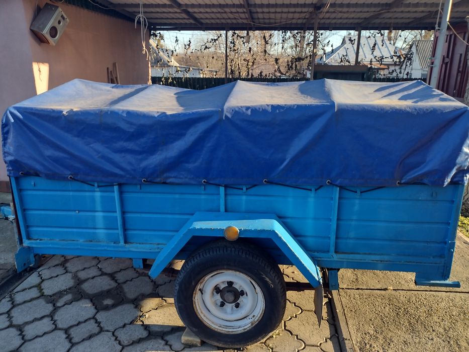 Легковий причіп.