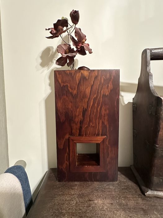 Drewniana dekoracja wazon