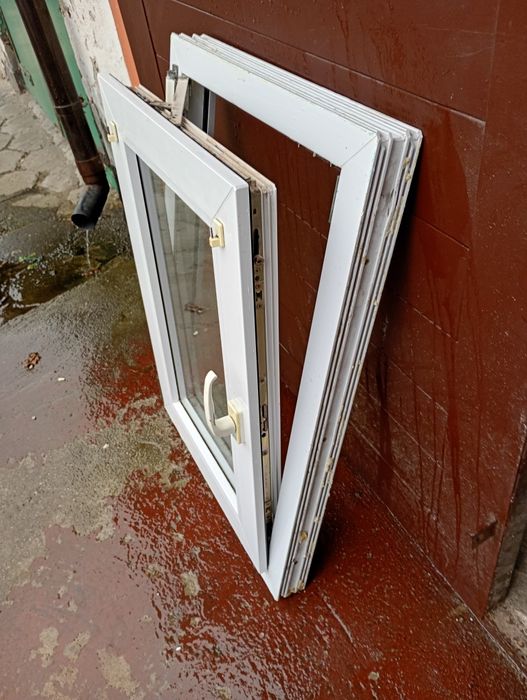 Okno 57 cm x 82 cm