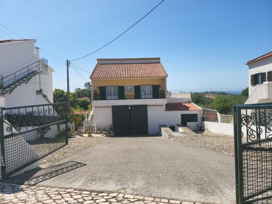 Moradia T4 Com Anexo E Espaço Comercial