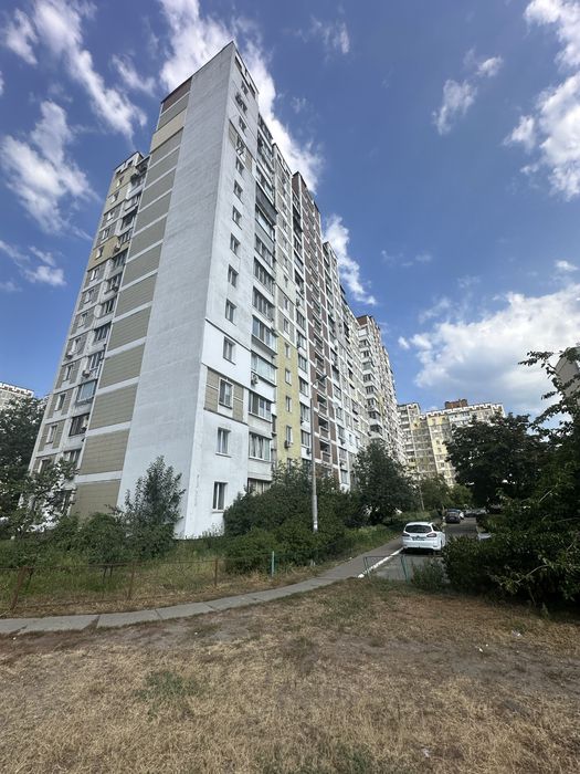 Продам 2к квартиру 56м2, вул. Ревуцкого 18. Позняки, Харківська