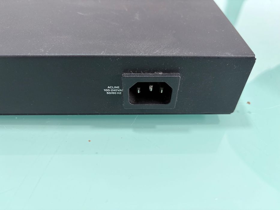 Switch Gigabit Linksys LGS528P 28-Port PoE+ Gerido [80]