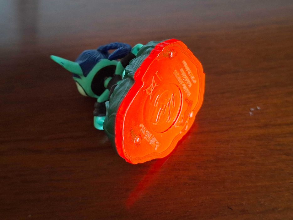 Skylanders Trap Team Mini Whisper Elf (Base Vermelha) - Rara