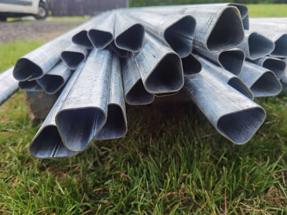 słupki ocynkowane trójkątne 240cm ścianka 1,25mm