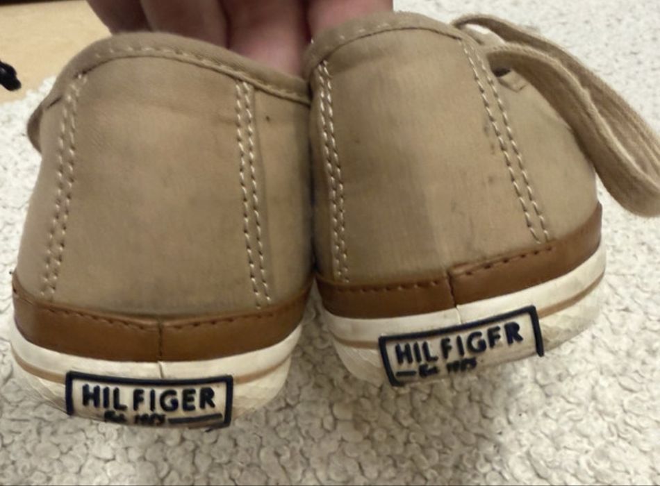 Bezowe tenisowki tommy  hilfiger roz 40 wkl 26