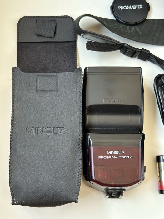 Фотоапарат Minolta Dynax 9xi з бустером + 3 обʼєктиви та фотоспалах