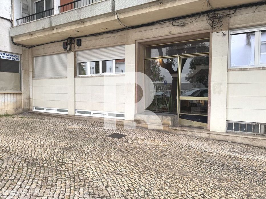 Apartamento T2 Remodelado com Terraço na Amadora