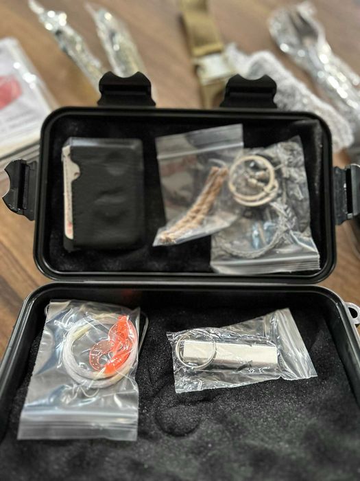 Zestaw Survivalowy 32w1 Niezbędnik Multitool Survival + WALIZKA NOWY