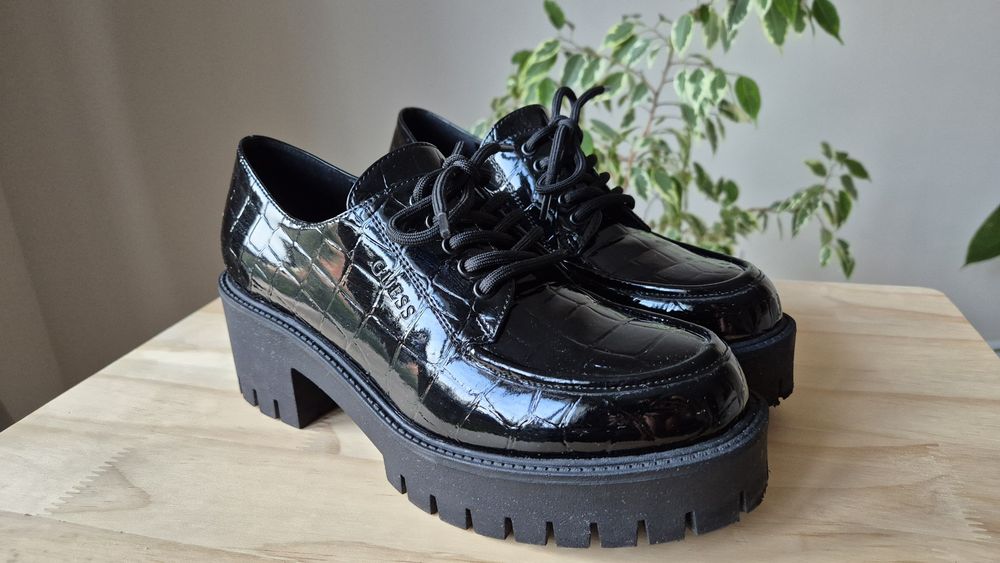 Guess półbuty czarne 38