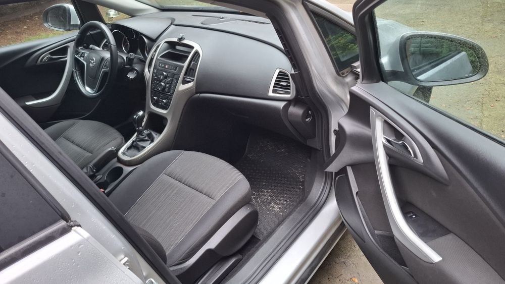 Opel astra j, 1.6  benzynka, 2012 rok