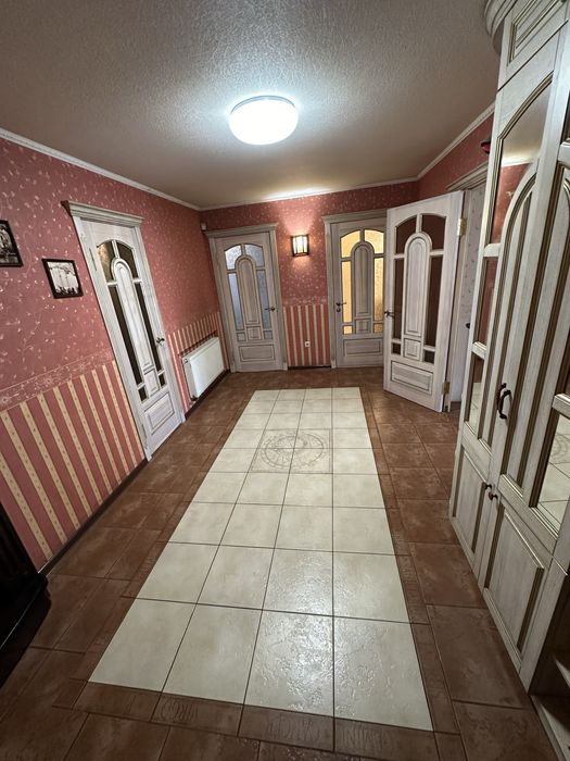 Продаж будинку в нагірній частині (район вул.Хорольська/Європейська)