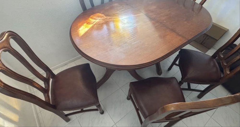 Conjunto Sala de Jantar Clássico: Mesa Extensível + 6 Cadeiras
