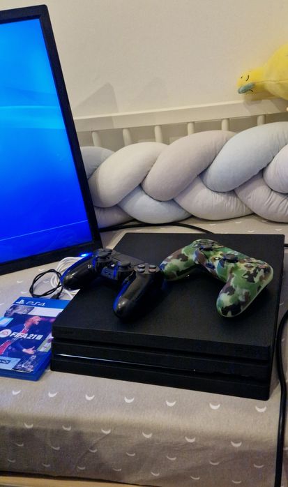 Playstation 4 pro c/ 2 Comandos