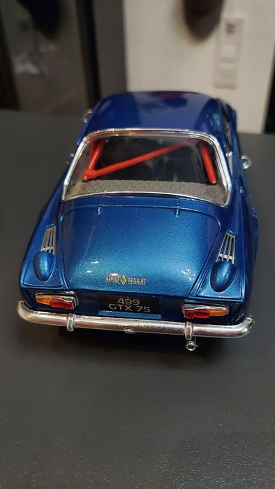 Модель  1/16 Alpine A110 Burago Italy
