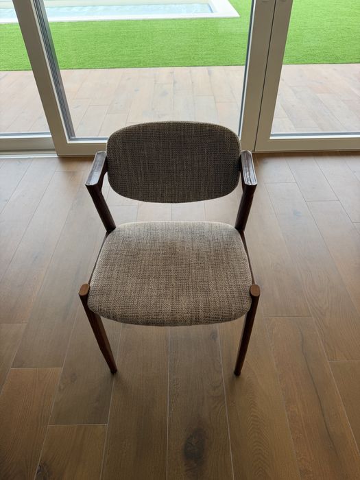 Conjunto de mesa e 4 cadeiras