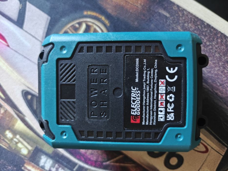 Akumulator 21v nowy w systemie Makita 4AH plus ładowarka