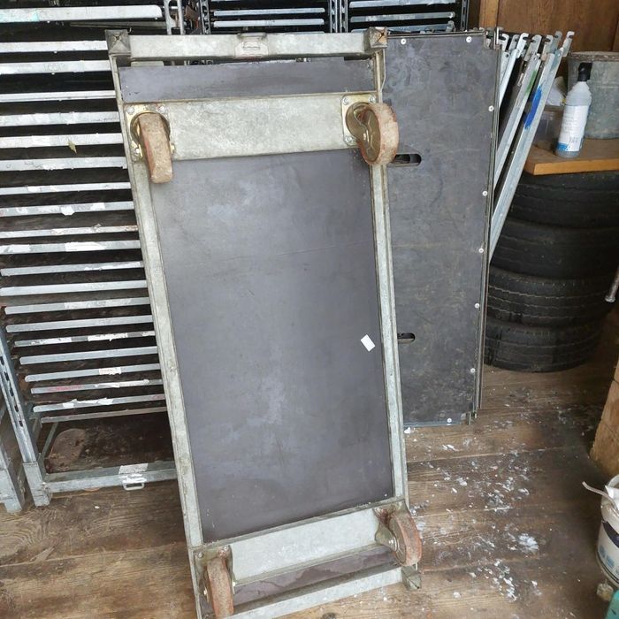 Wózki duńskie na kwiaty  cc .Oryginalne