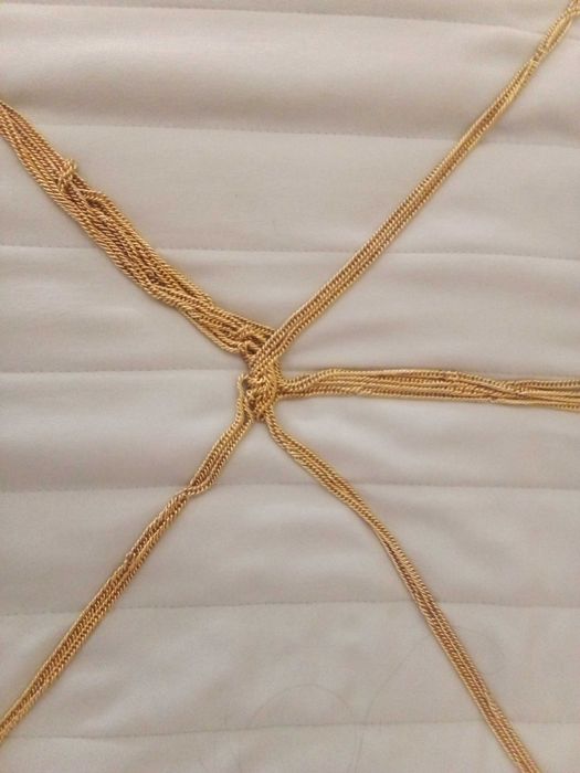 Bordão de metal dourado