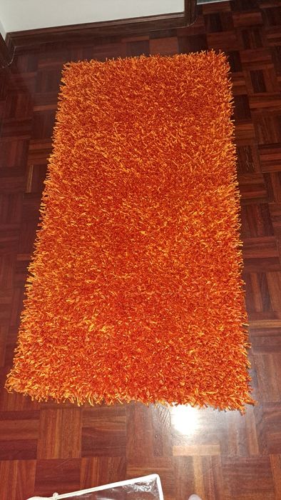 Tapete laranja como novo