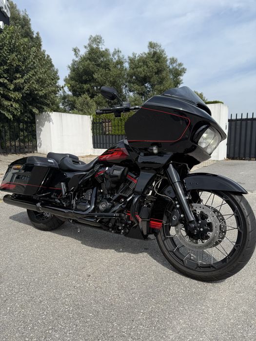 Road Glide CVO Black Hole