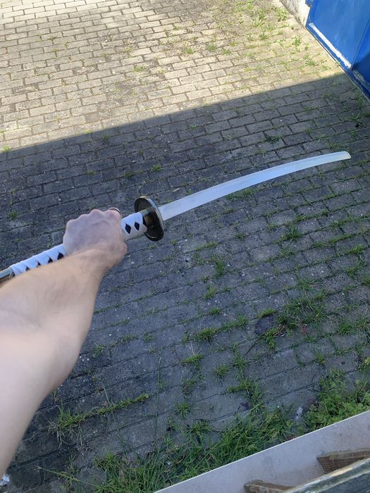 Réplica de katana japonêsa branca