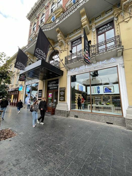 м. Львів, пр. Свободи, 27. ТЦ - готель ''Опера пасаж''