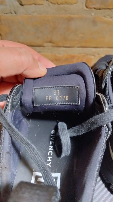 Кроссовки Givenchy. 37 размер