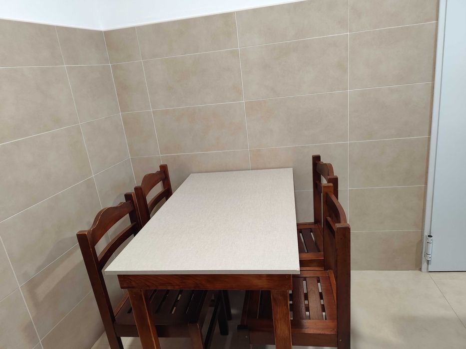 Liquidação mesas e cadeiras usadas