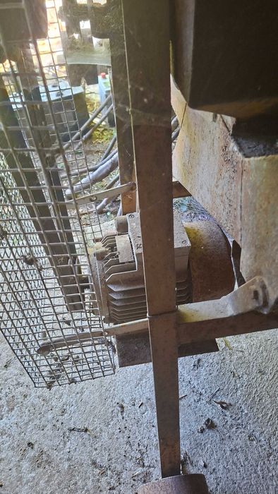 Malhadeira de milho elétrica antiga