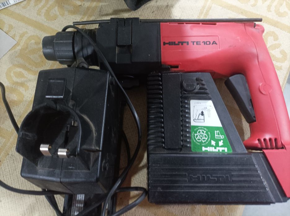 Hilti акумляторний